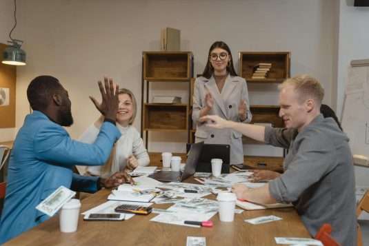 Cultura organizacional: Construyendo un ambiente de trabajo positivo y productivo